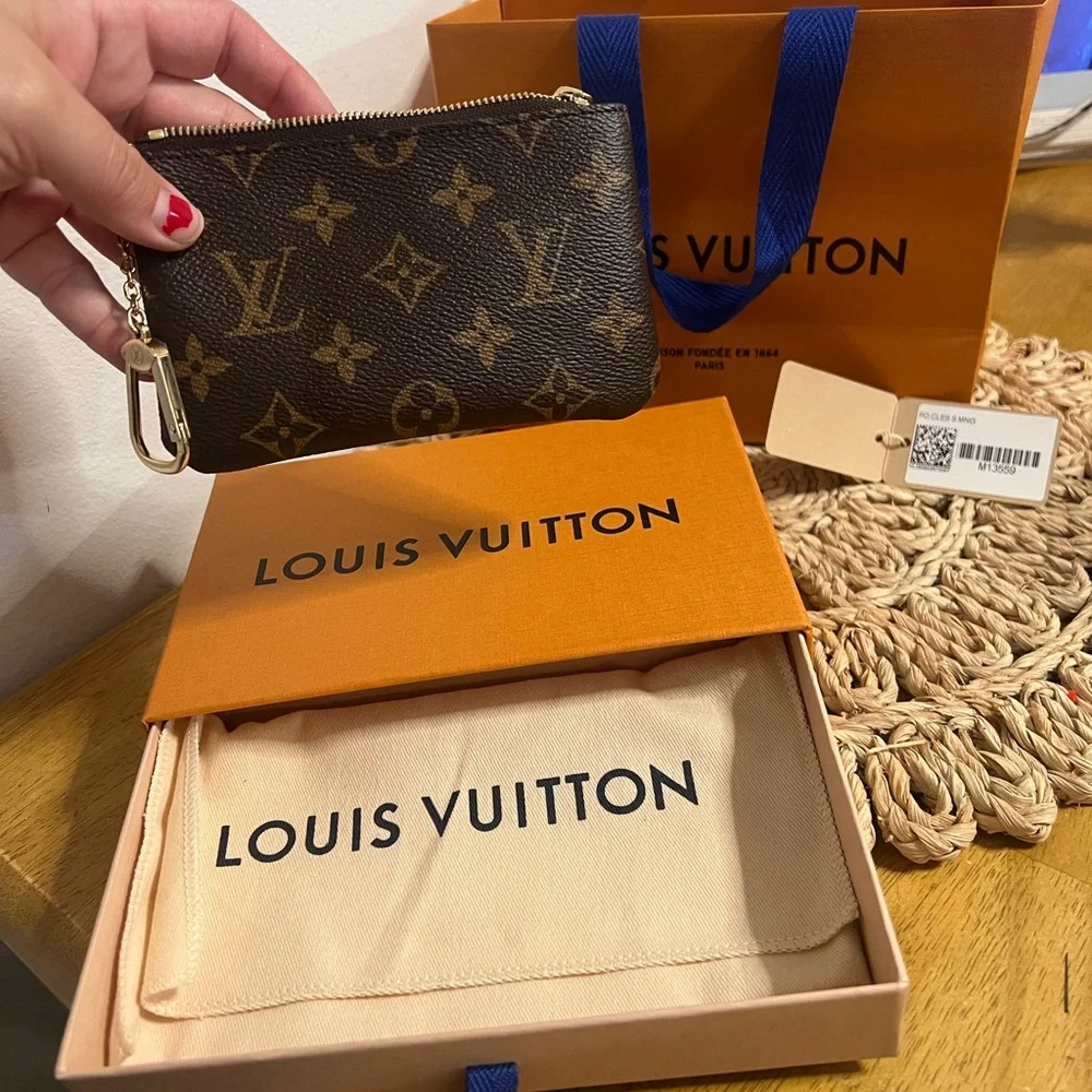 Louis Vuitton Monogram Key Holder - Brown and Gold - Picture 6 of 10
